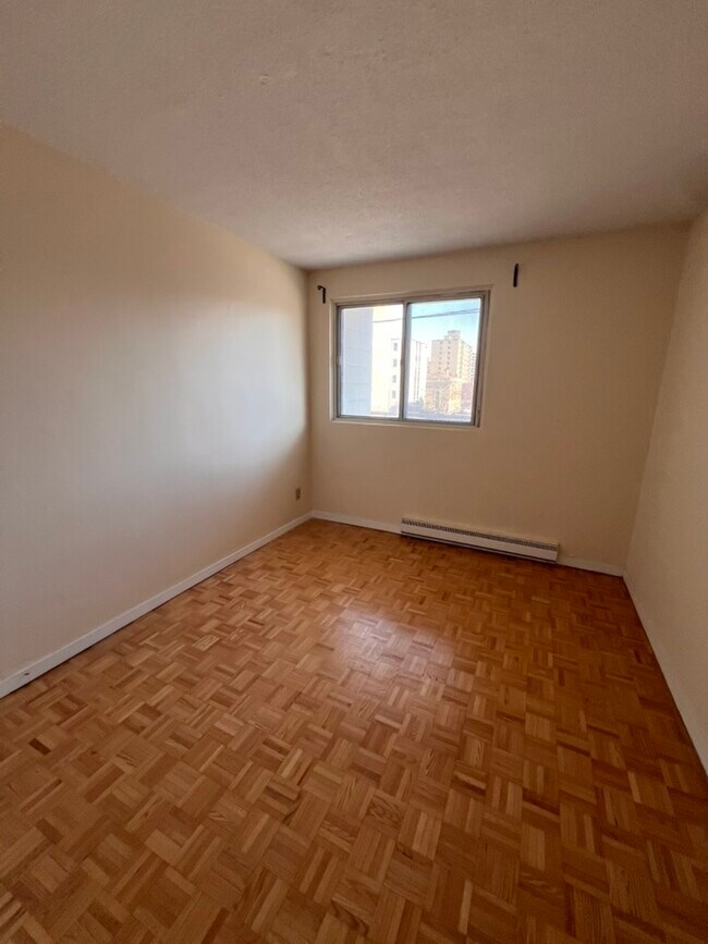 Photo - 263 MacLaren St