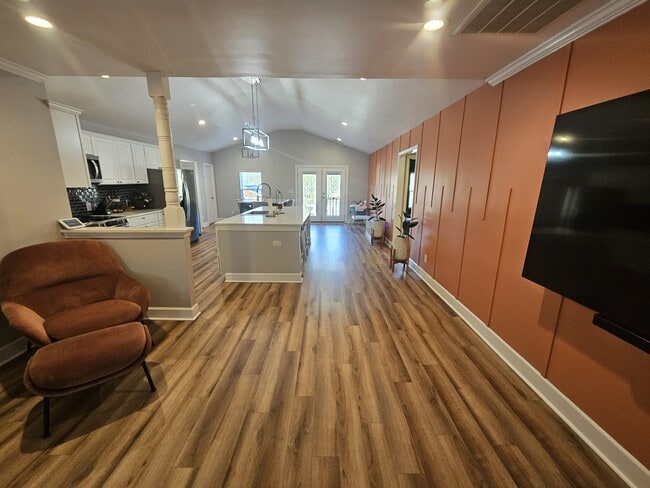 Photo - 2737 Celia Ave