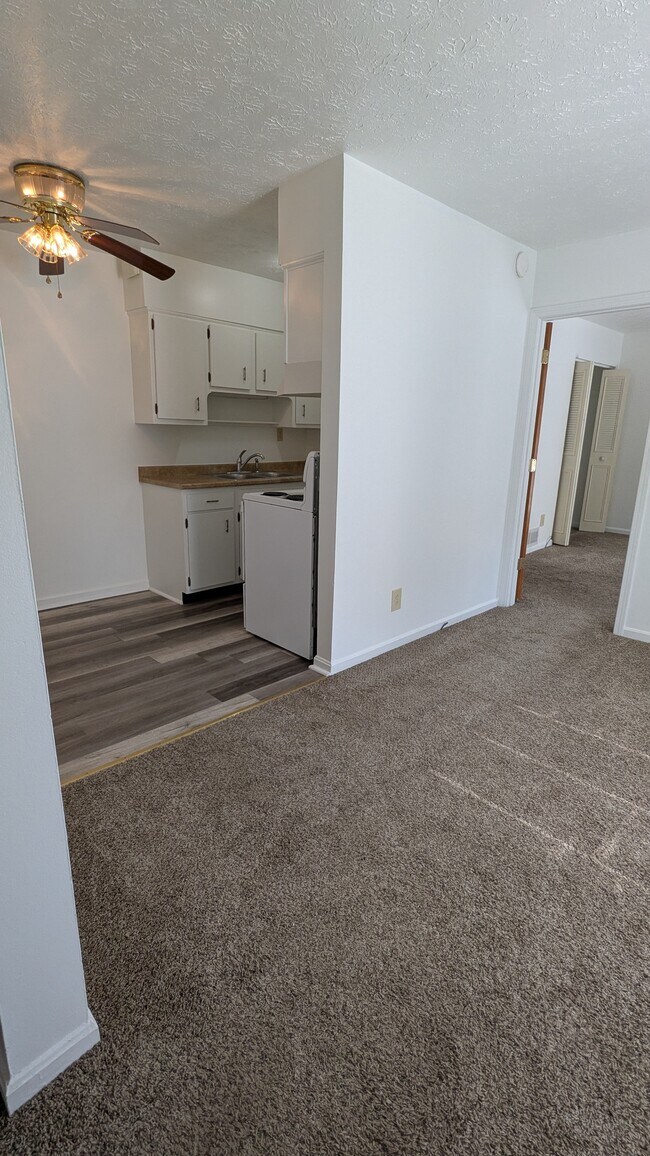 302 Crescent Ct Unit 2