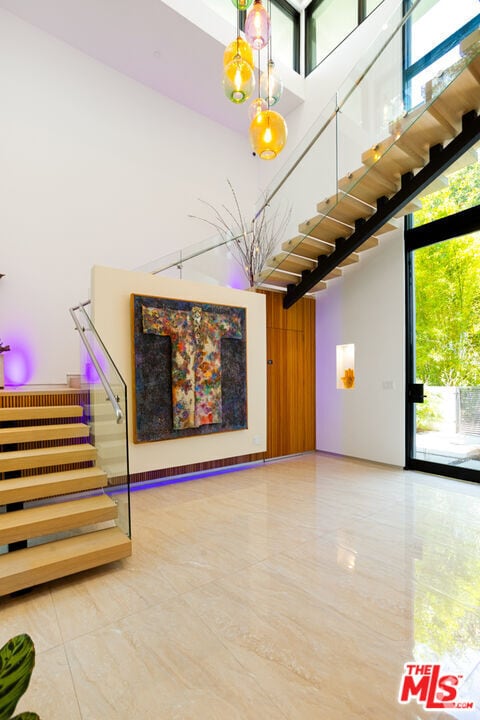 Building Photo - 619 N Harper Ave Rental