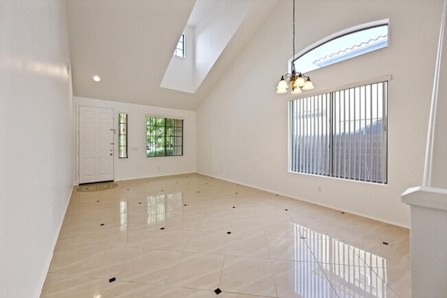 Photo - 1483 E Mia Ln