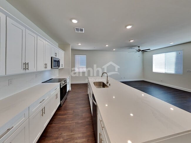 Photo - 263 Yasmin Daylily Pl