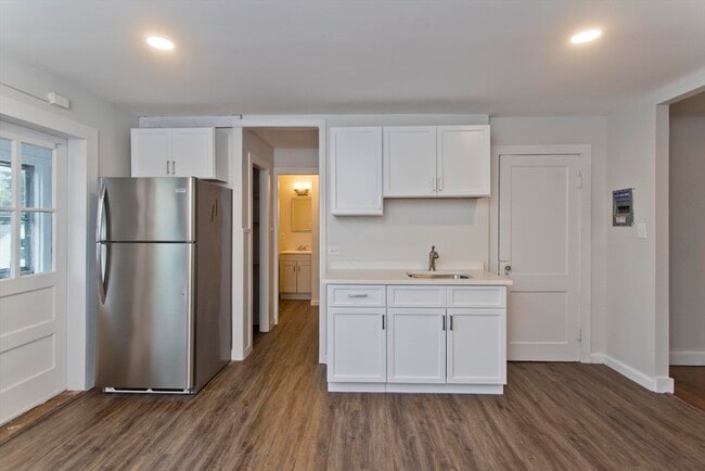 66 Fairview Ave Unit 2