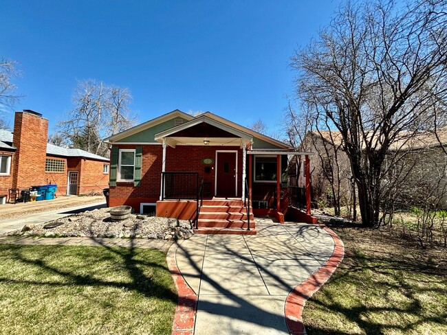 Cozy 2-Bed Downstairs Duplex, Close to CSU... - Cozy 2-Bed Downstairs Duplex, Close to CSU... Apartment Unit Lower