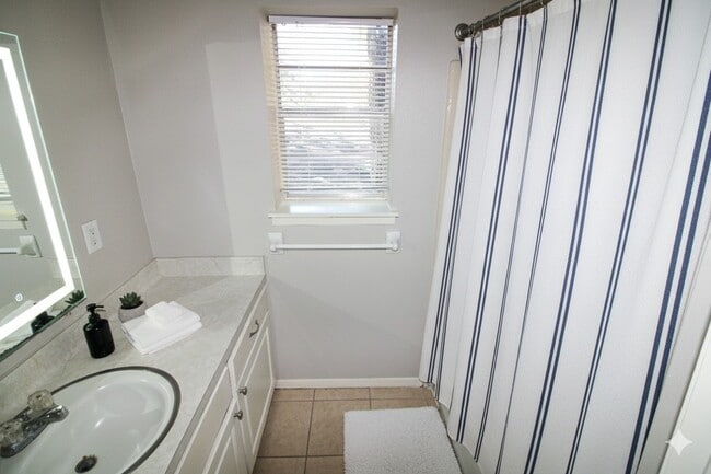 Photo - 1305 Adams St Unidad 4