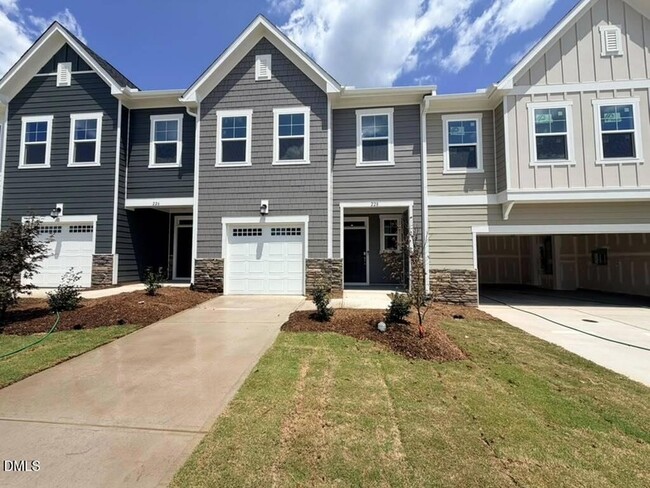 Building Photo - 228 Deercroft Dr