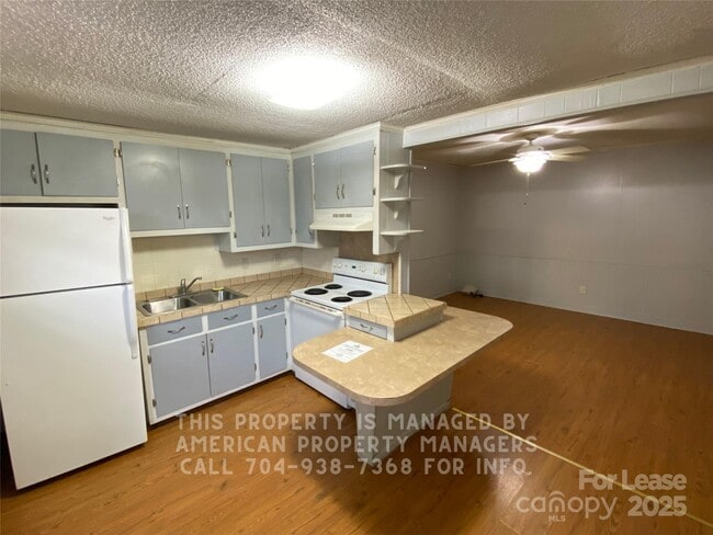 Photo - 1110 S Main St