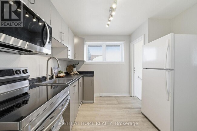 Photo - 708 Carnegie Ave