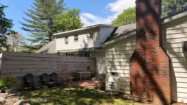 Photo - 629 NY-208