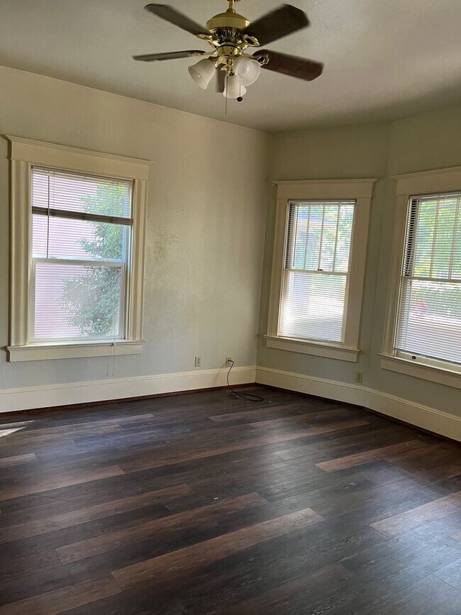 Photo - 528 W 3rd St Unidad B