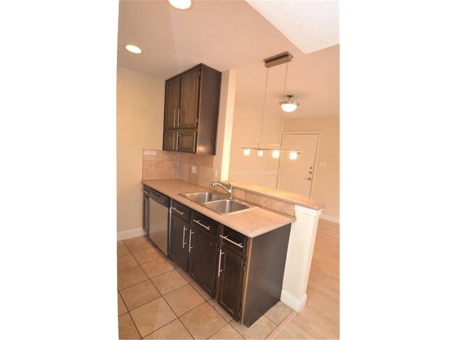 Photo - UT PRE-LEASE: 2 bd/ 1 ba North campus/Hyde Park Condo, Recently Updated