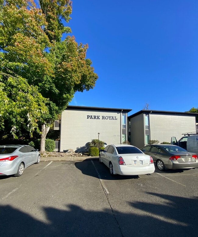 Building Photo - Rent Special: 1/2 Off First Full Month's Rent Unit 1764