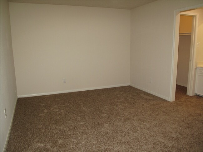 Building Photo - 6906 Sandy Knolls Dr