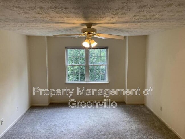 Photo - 207 Courtneybrook Trail