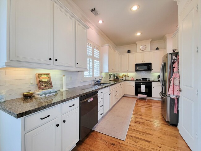 Photo - 1421 Bremond St