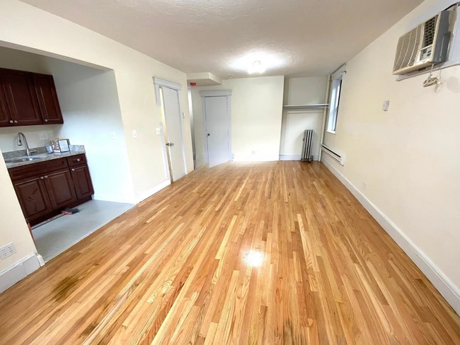 Building Photo - 1412 Commonwealth Ave Unit 12