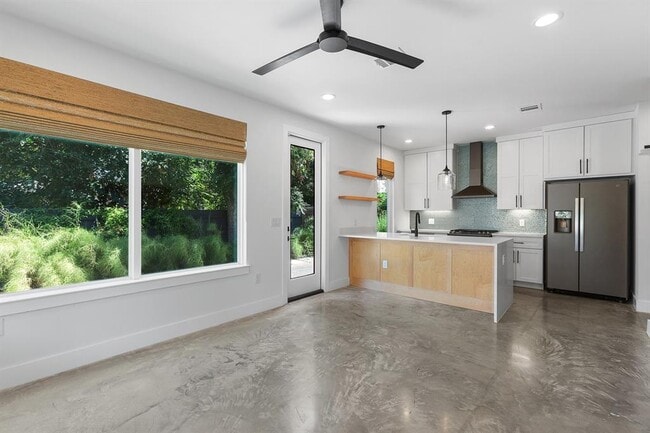 Photo - 913 Mansell Ave