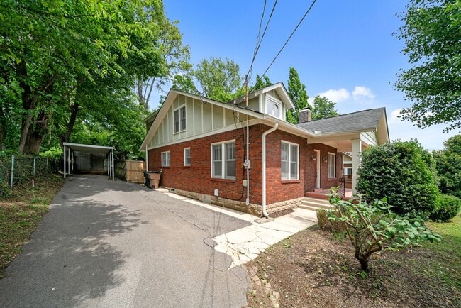 Photo - Charming 3BE/2BA cottage in a great location of Belmont-Hillsboro!