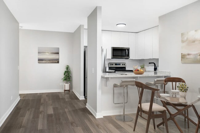 Photo - 70 W Huron St Unit 902