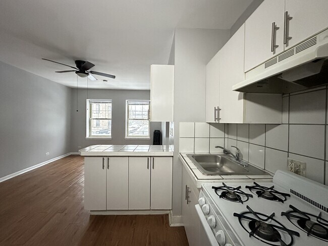 Photo - 4031 N Kenmore Ave Unit 302