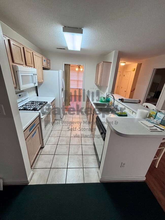 Photo - 644 N Fairfield Dr