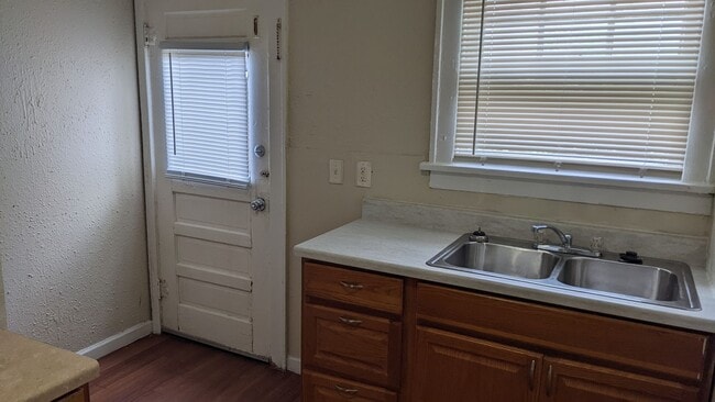 Photo - 1404 S Maywood Ave