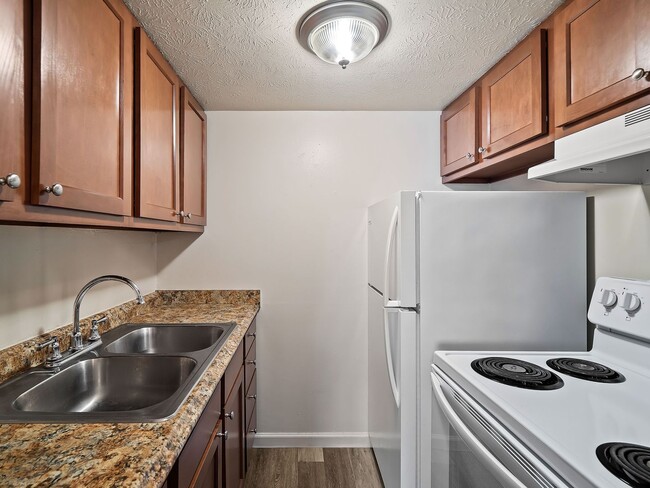 Cross Creek Apartments
