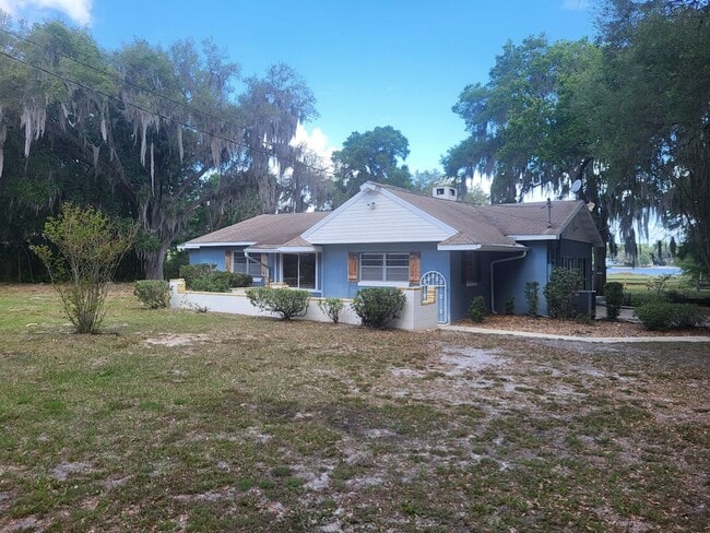 Building Photo - Little Lake Weir Waterfront FENCED 3BR/2BA on 6 Acres with Horse Barn, Private Boat Ramp & Dock