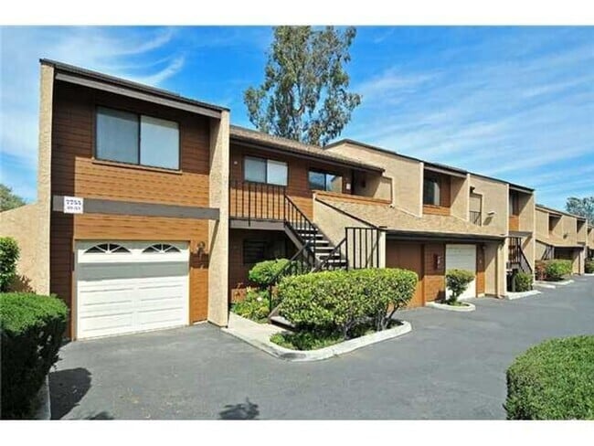 Building Photo - 2 Bedroom-2 Bathroom Single Story Condo; 2...