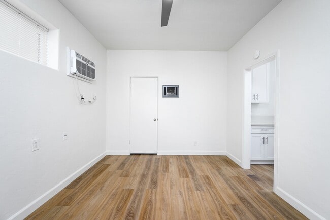 Photo - E Street Apartments