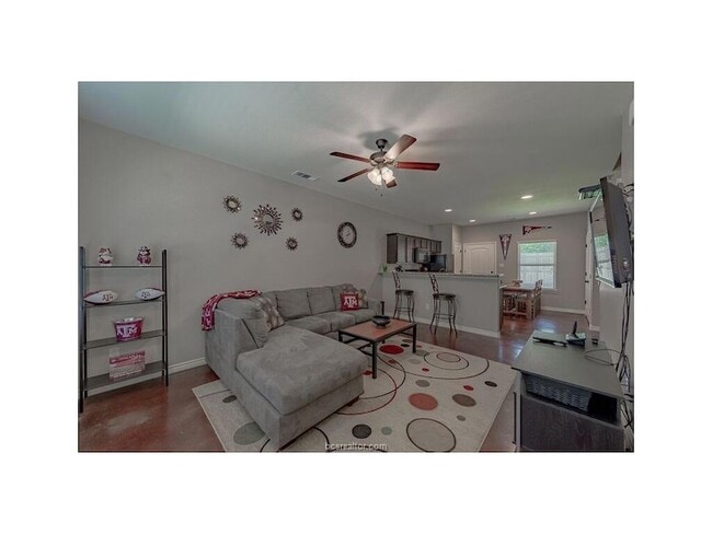 Photo - 131 Watson St