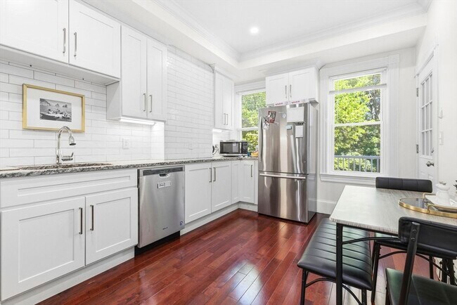 Photo - 530-532-532 E 6th St Unit 3