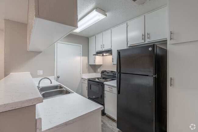 1BR, 1BA - 707SF
