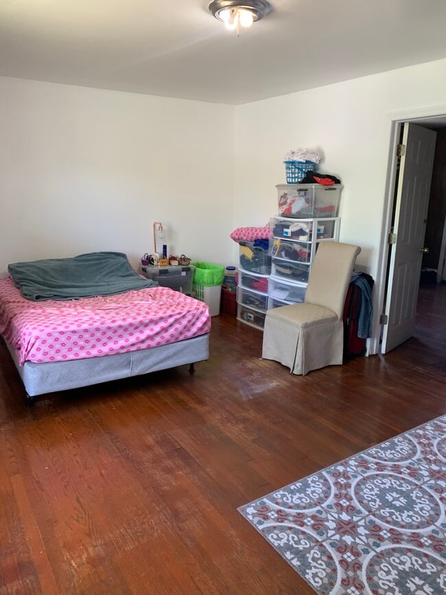 Building Photo - 38 Peconic St Unit 1 Bed 1 Bath Apartment