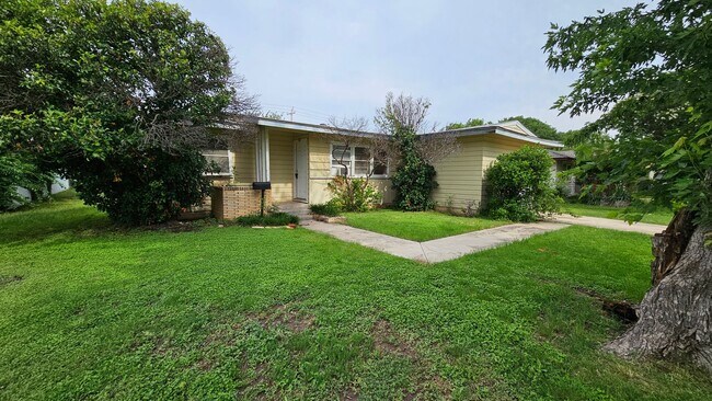 Photo - 3 bed 1 bath 1 car garage!