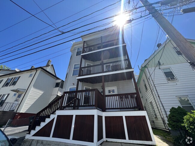 Building Photo - 10 Jay St Unit 2 Rental