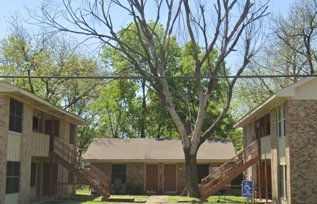Building Photo - 812 E Palestine St Unit #812