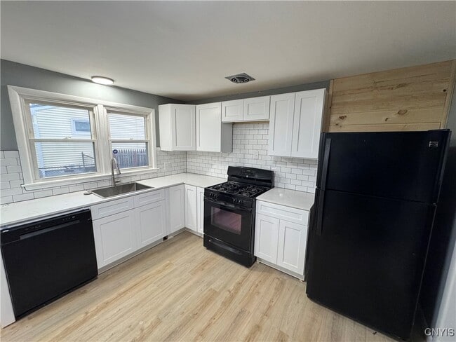 Photo - 900 Drexler St