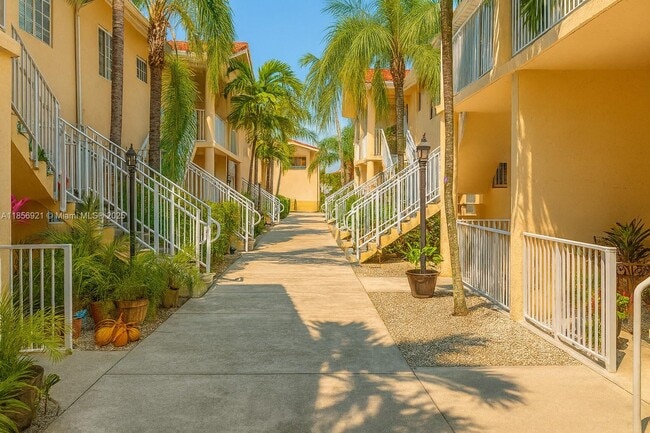 Building Photo - 6972 NW 179th St Unit 209-4 Rental