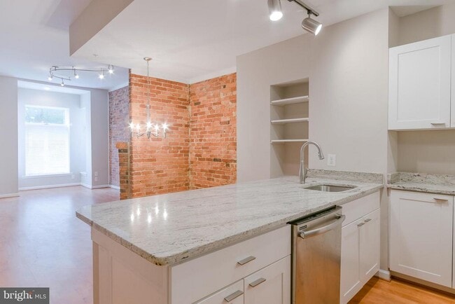 Building Photo - 1352 Kenyon St NW Rental