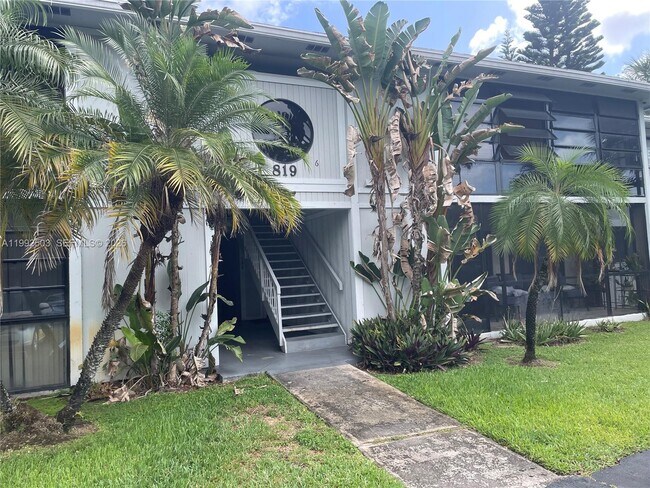 Photo - 819 NE 199th St Unit 6-205