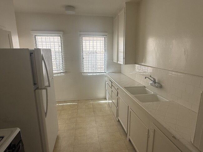 Photo - 519 N Hayworth Ave