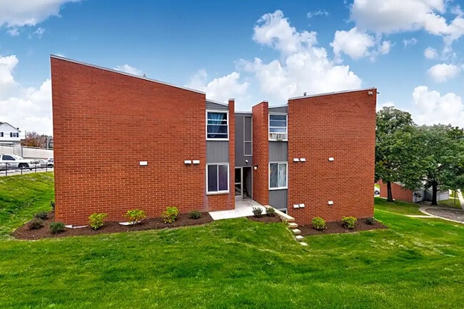 Photo - Emunah Manor Apartments