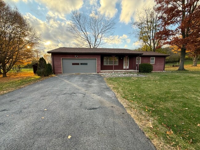 Building Photo - 18 Circle Dr