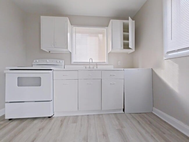 Photo - 610 Hawthorne Ave