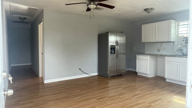 Photo - 6515 Avenue B