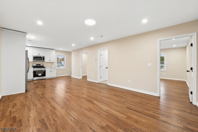 Photo - 937 Ringwood Ave