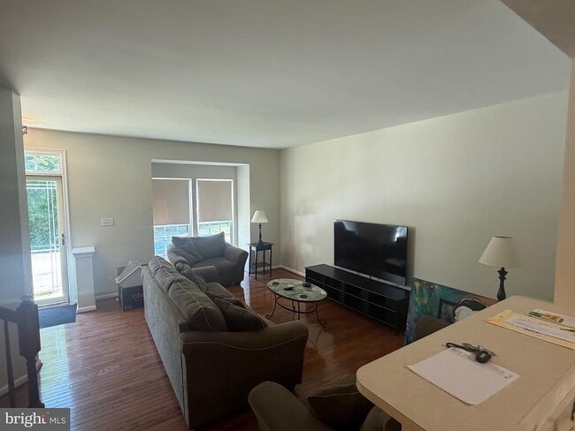 Photo - 101 Colts Neck Dr