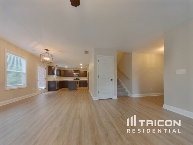 Photo - 184 Oakville Dr