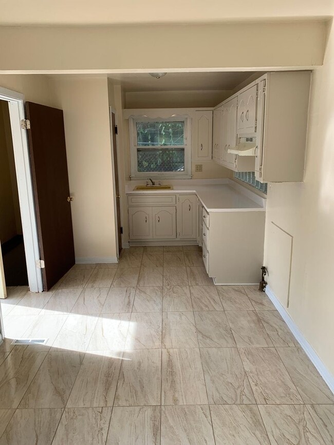 Photo - 3BR SINGLE FAMILY HOME WITH FULL BASEMENT, GARAGE, YARD AND PARKING. NICE!